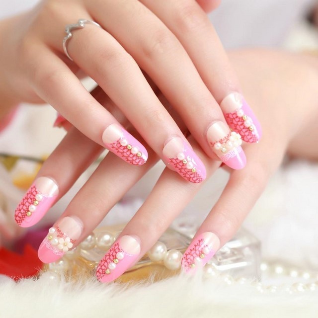 estilo sutil-elegante uñas rosa claro flores
