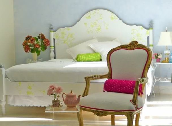 estupenda cama blanca verde romántica