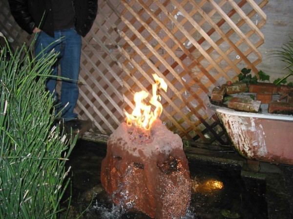 estupenda fuente piedra fuego chimenea