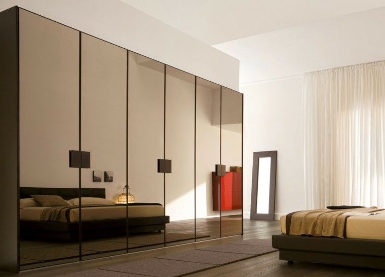 habitación moderna armario grande espejos