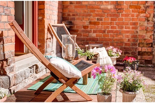 ideas terraza sillas plegables comodas pared