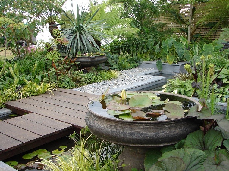 jardín japonés piedras casa puente madera