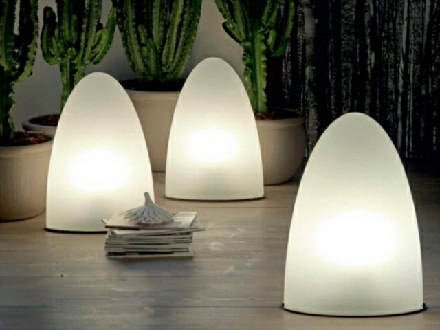 luces ovaladas recortadas patio blancas