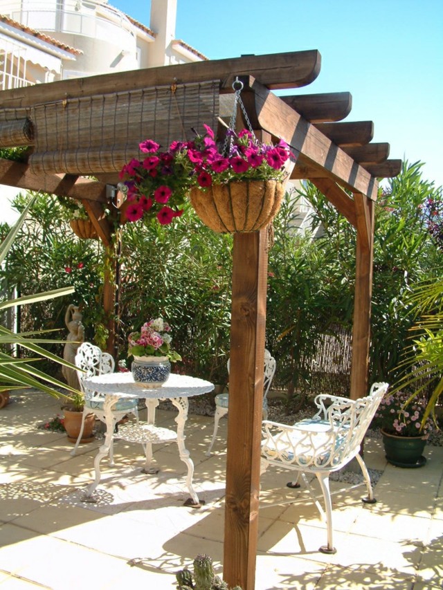 pérgola madera pergola bonita decoracion flores persianas