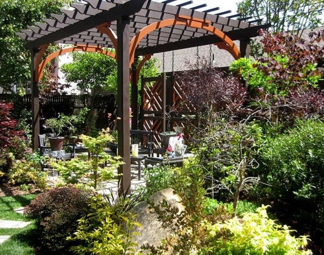 pérgola negra marron espacio descanso jardin