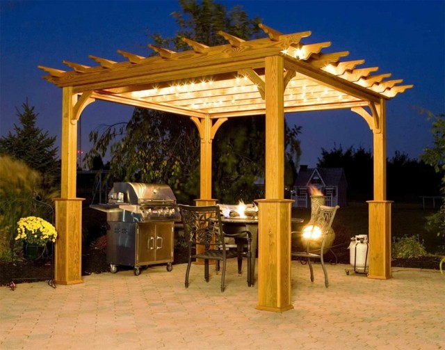 pérgola noches fiesta amigos jardin madera iluminado bonito