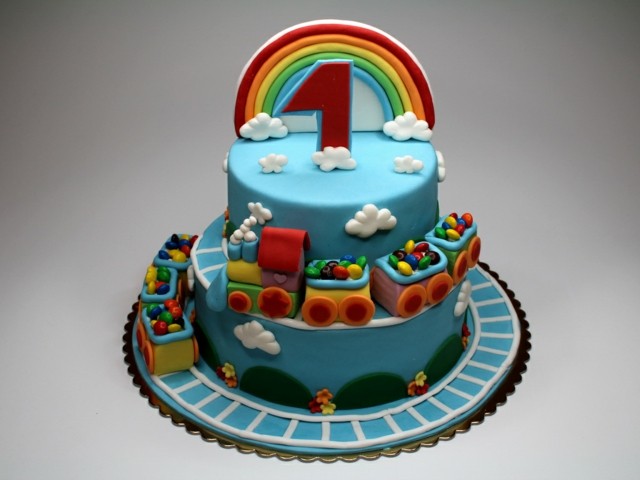 pasteles de cumpleaños arcoiris tren azul