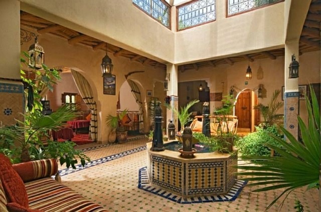 patio árabe azulejos marroquies azules