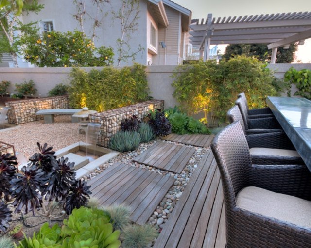 patio decoracion piedras plantas xeriscape