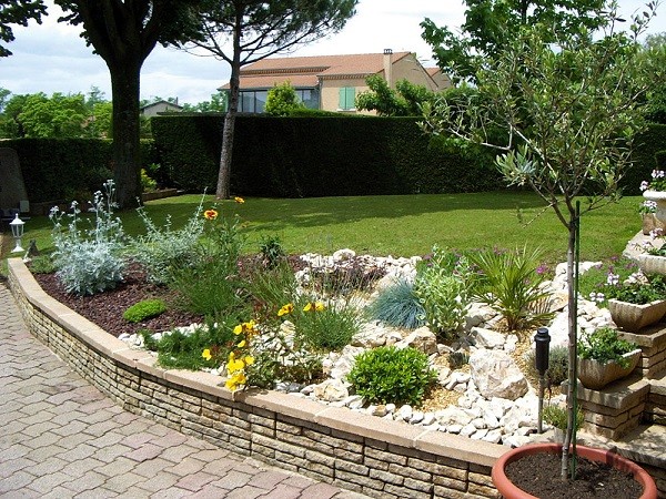 pendiente jardin flores jardinera macetas