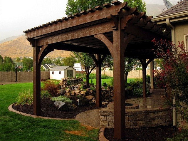 pergola madera marron grande bonita extensa
