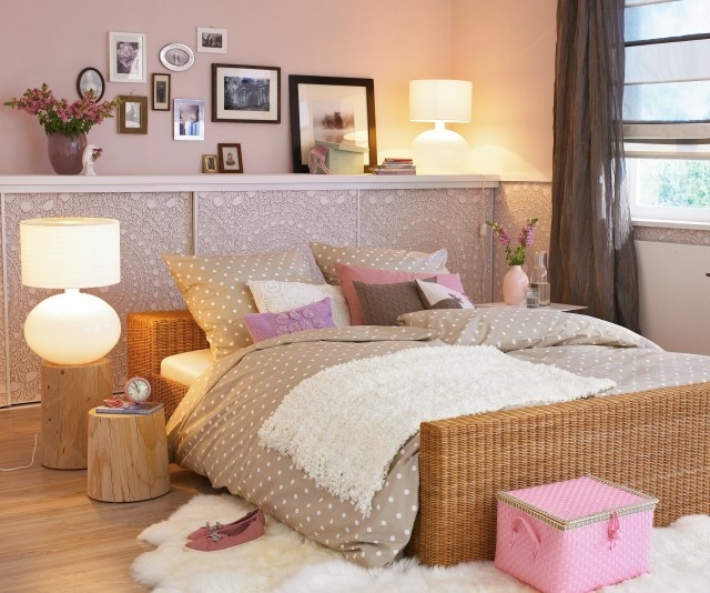 combinacón entre beige y rosa para tu dormitorio romanticismo decoracion mesillas noche madera rosa beige combinacion estilo