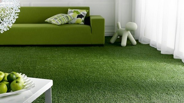 salon alfombra césped verde sofá
