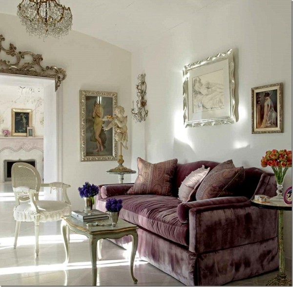 salón sofá desgastado terciopelo morado
