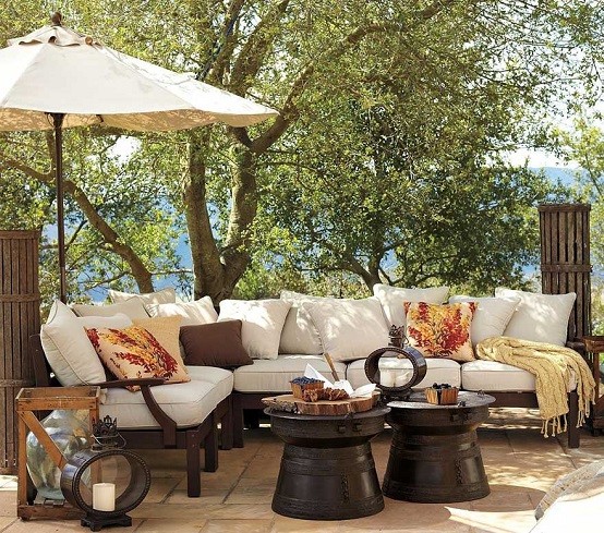 juego de muebles con accesorios de madera sombrilla exterior sofa madera plantas jardin