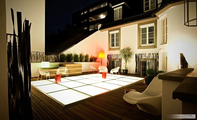 terraza madera diseño luminarias plantas