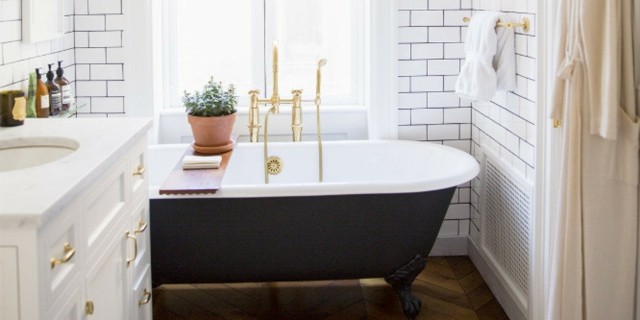 tina moderna negra baño pequeño diseño oro blanco