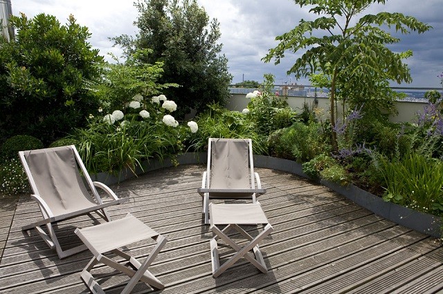 tumbona patio jardinera plantas sillas