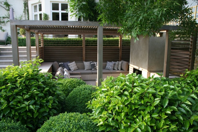 arbustos verdes pérgola de madera Charlotte Rowe jardin arbustos verde pergola lugar descanso ideas