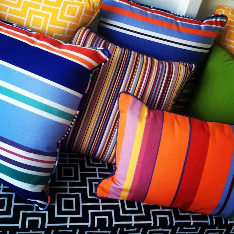 bonitos almohadones muchos colores rayas