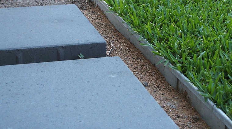 bordes jardin camino baldosas grandes
