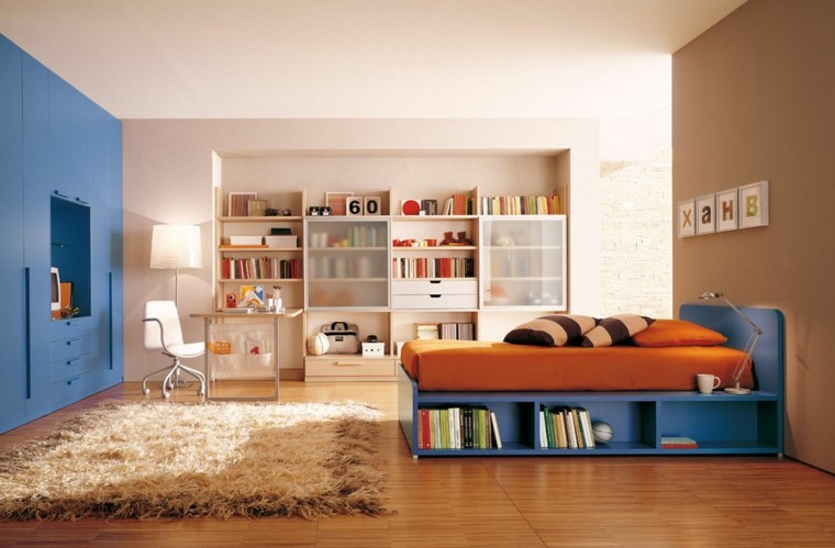 cama azul pared azul dormitorio
