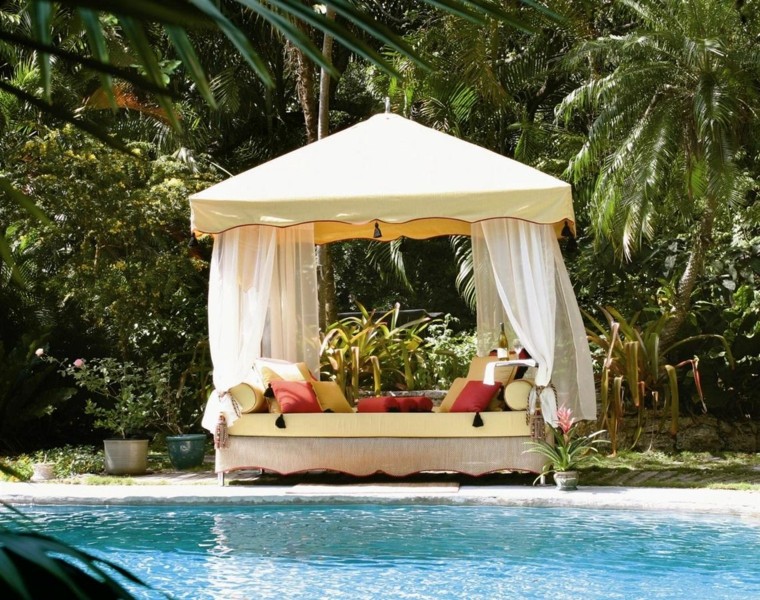 cama cubierta con cojines para jardín caseta piscina cama cubierta cojines
