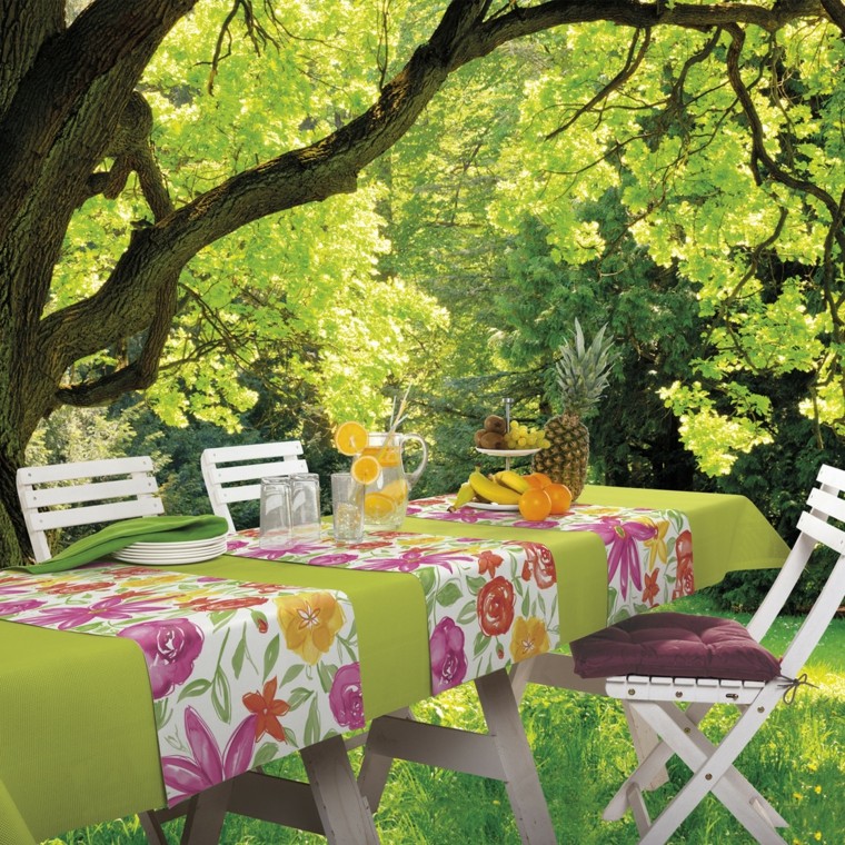cenas-bajo-arbol-mantel-estampados-flores-ideas-frescas