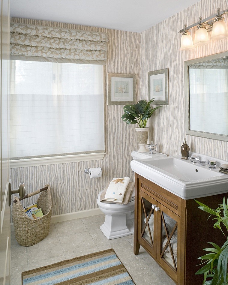 cesto pequeño baño interior pastel