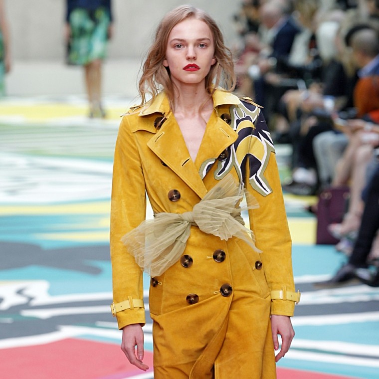 chaqueta amarilla terciopelo larga lazo