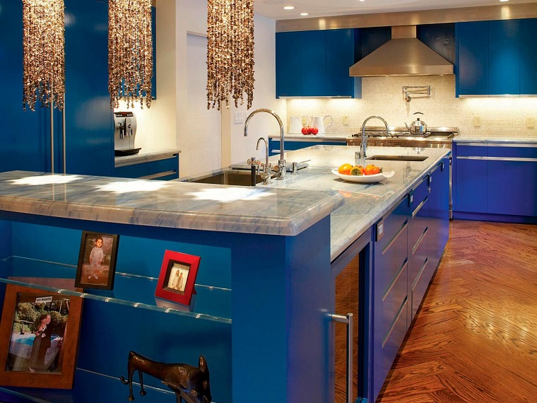 como disenar una cocina azul marmol encimera ideas