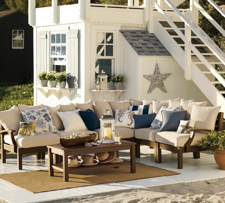 conjunto muebles madera beige cojines