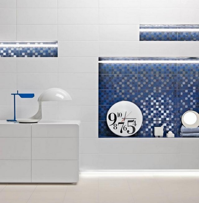 cuartos de baño mozaicos azul reloj lamparas
