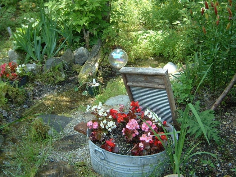 cubo metal viejo jardinera macetero