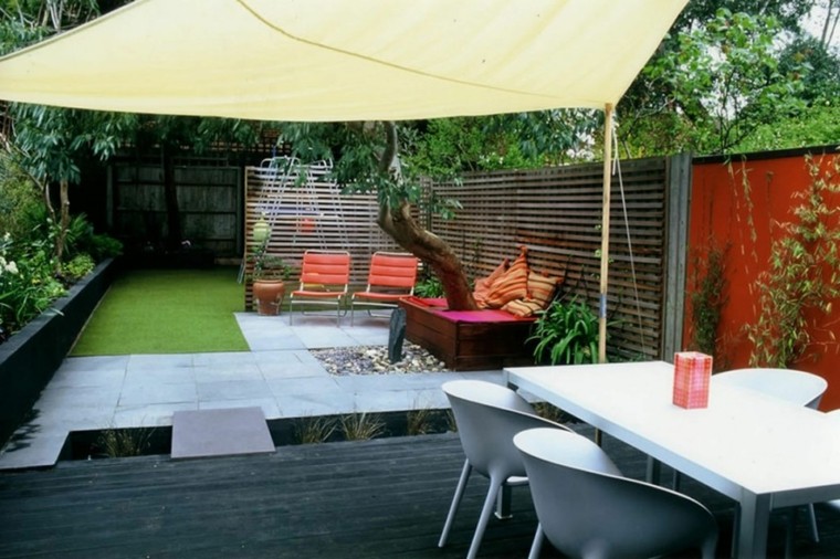 pérgola amarilla en este jardín moderno diseño de jardines modernos estilo pergola tela muebles blancos ideas