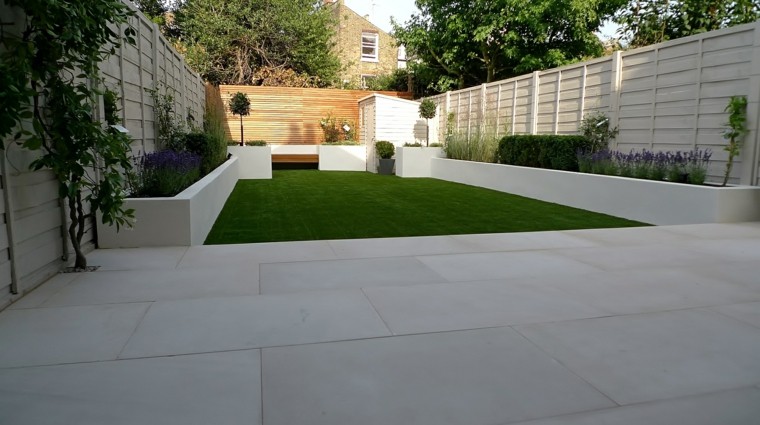 jardín minimalista con cesped y hormigón diseño de jardines modernos suelo hormigon cesped minimalista ideas