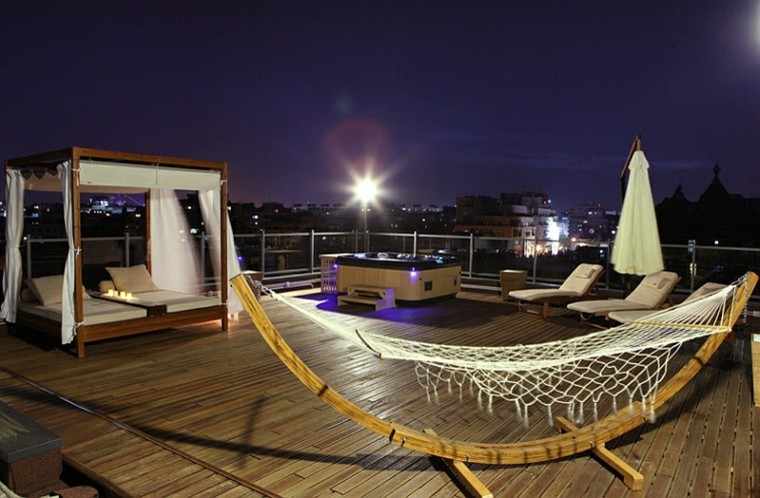 camas con dosel para terrazas dos camas patio terraza mecedora