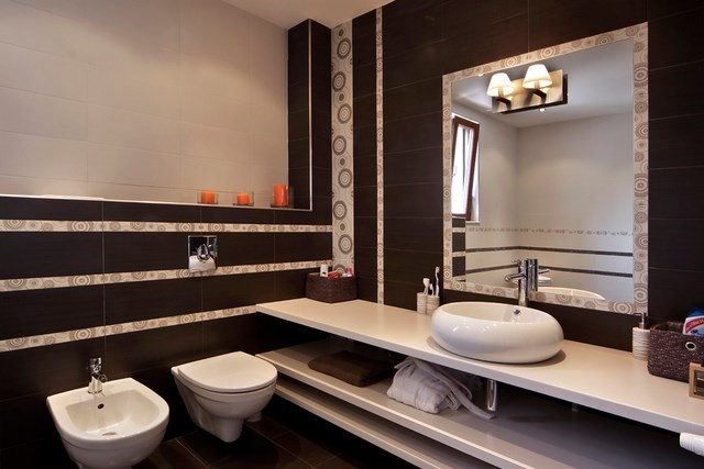 espejo lavabo lamparas velas moderno