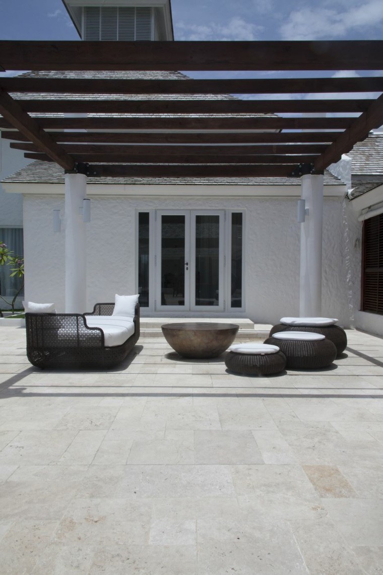 Estilo en el jardín con enrejados para plantas trepadoras