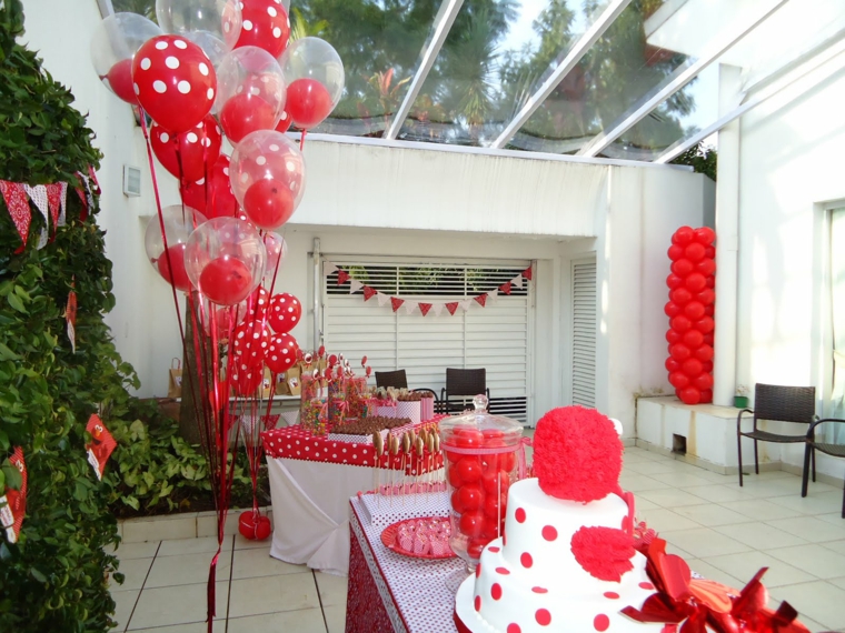 globos rojo decoración lunares torta