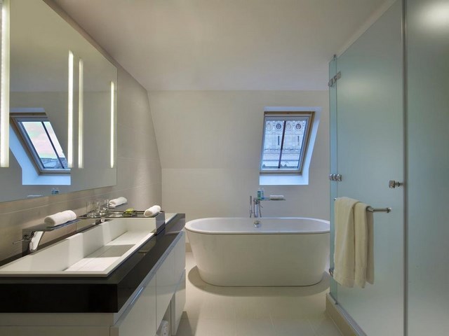 iluminacion led bañera lavabo ventanas
