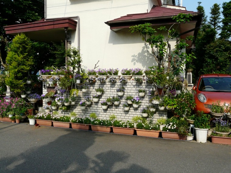 jardin colgante valla blanca muchas macetas ideas 