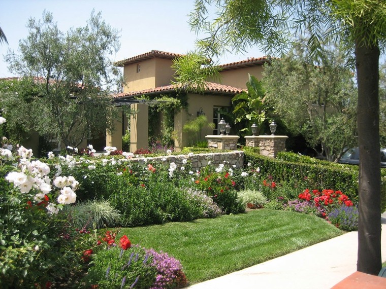 jardin diseno estilo mediterraneo cesped ideas