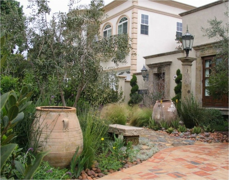 jardín mediterraneo con banco jardin-estilo-mediterraneo-banco-baldos-pulidos