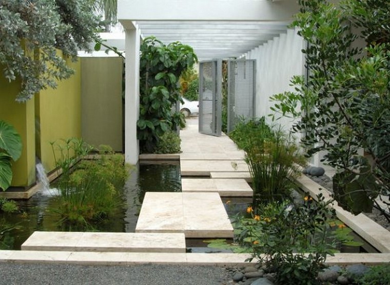 jardin y decoracion puente flores grava estanque