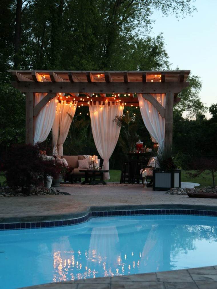 luminarias pérgola piscina exteriores arboles
