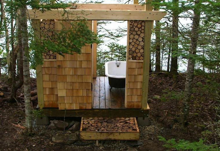 madera cabana ducha bosque cerrada