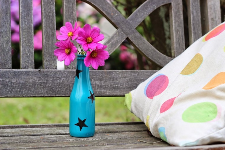 botella pintada en azul con estrellas negras manualidades originales ideas bonitas color azul