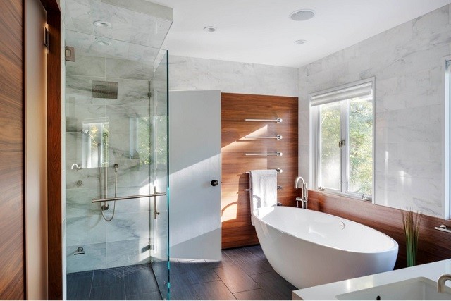 moderno baño vidrio plantas madera led