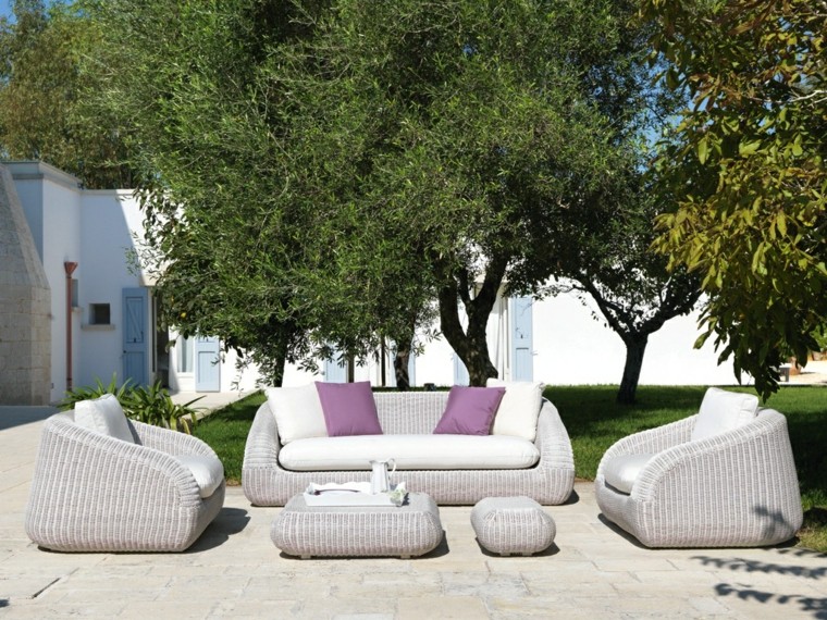 muebles rattan comodos color gris cojines modernos